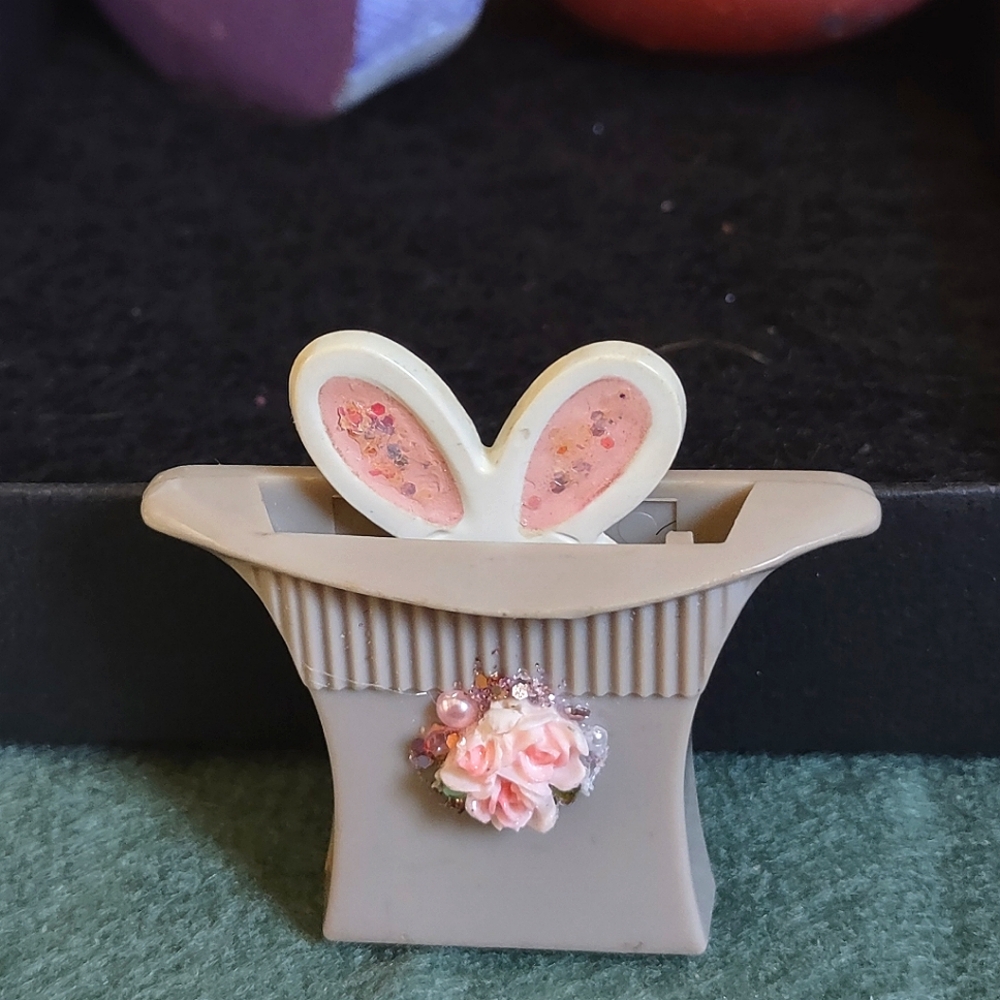 Vintage Avon Pop-up Rabbit In Hat Pin - Picture 5 of 17